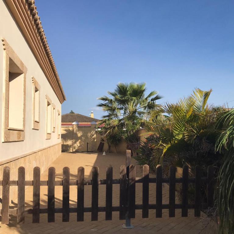 AMPLIO CHALET CON PISCINA y JARDÍN PRIVADO EN EL CORAZÓN DE LA BAHÍA DE CÁDIZ - Casa de 3 dormitorios - 30