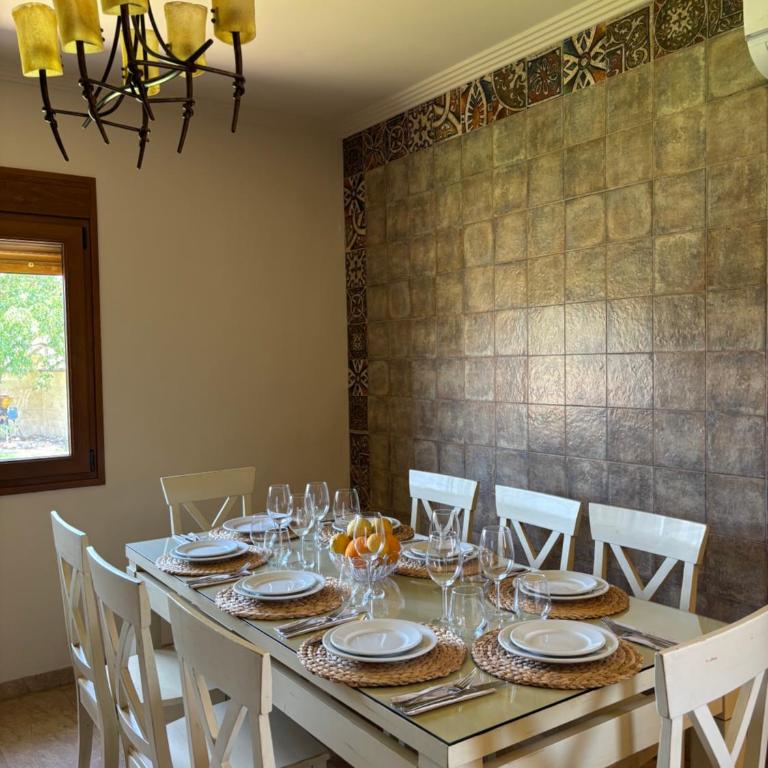 AMPLIO CHALET CON PISCINA y JARDÍN PRIVADO EN EL CORAZÓN DE LA BAHÍA DE CÁDIZ - Casa de 3 dormitorios - 16