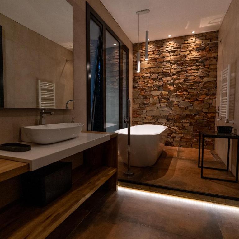 Casa Reserva jacuzzi Climatizado, Diseño y Naturaleza en Chacras de Coria - Four-Bedroom House - 100
