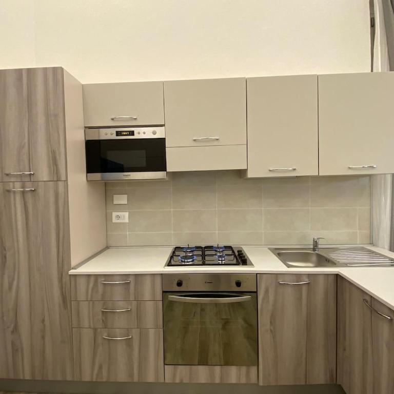 Luxury Apartment Near the Duomo accommodate up to 4 people - Three-Bedroom Apartment - 31
