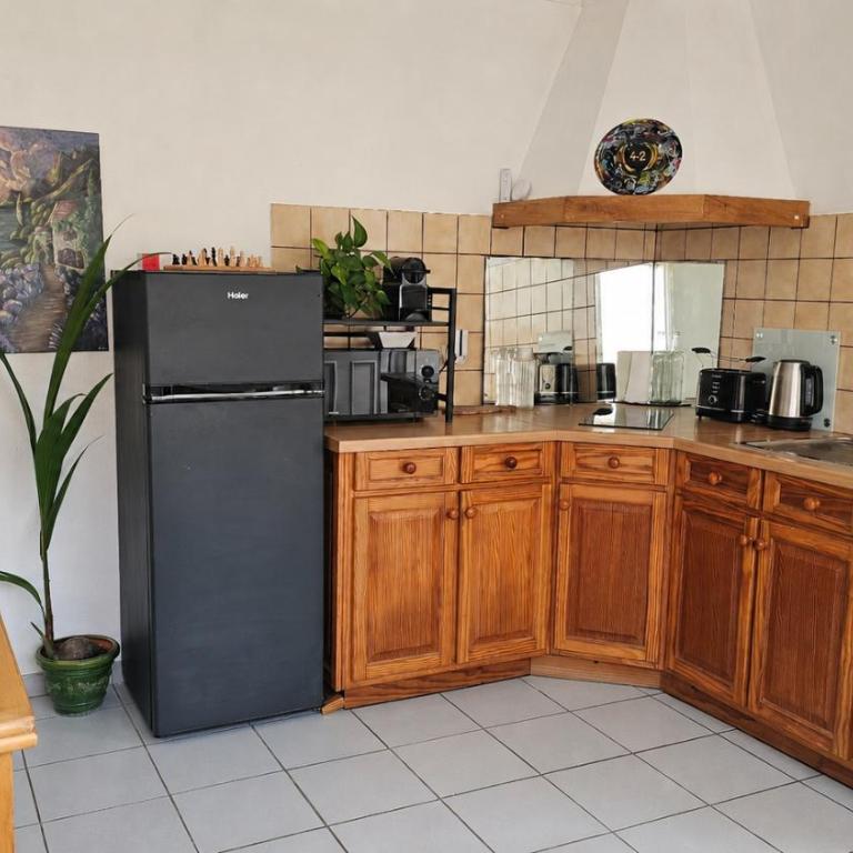 Logement à 150m de la plage -Tout à pied - Calme & familial - One-Bedroom Apartment - 2
