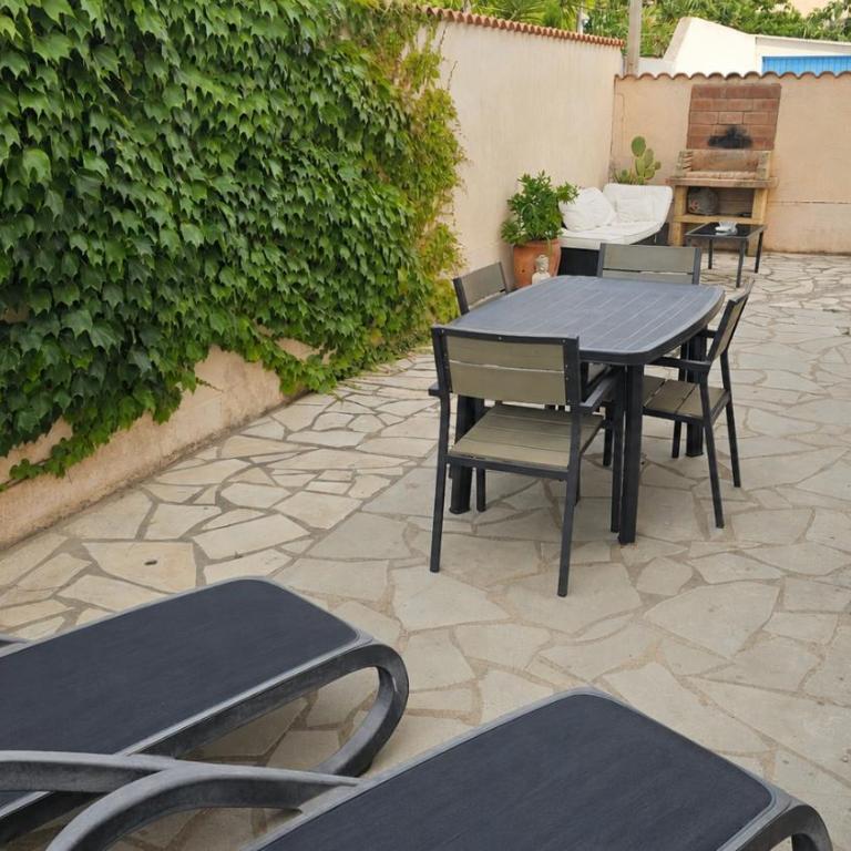 Logement à 150m de la plage -Tout à pied - Calme & familial - One-Bedroom Apartment - 10