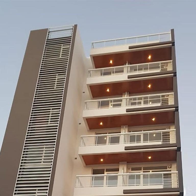 Departamento muy completo en ubicación ideal, Cochera y balcón - Apartamento con balcón - 1