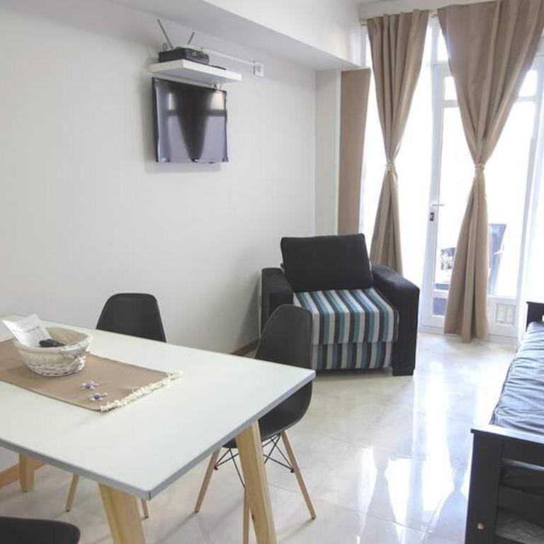 Departamento muy completo en ubicación ideal, Cochera y balcón - Apartamento con balcón - 3