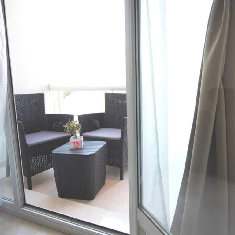 Departamento muy completo en ubicación ideal, Cochera y balcón - Apartamento con balcón - 8
