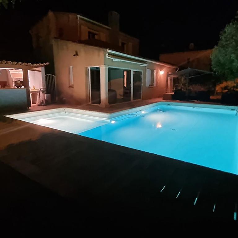 Suite Familiale Premium Piscine Parking et Fibre 2 chambres 1 salle de bain avec toilettes - Suite with Terrace - 3