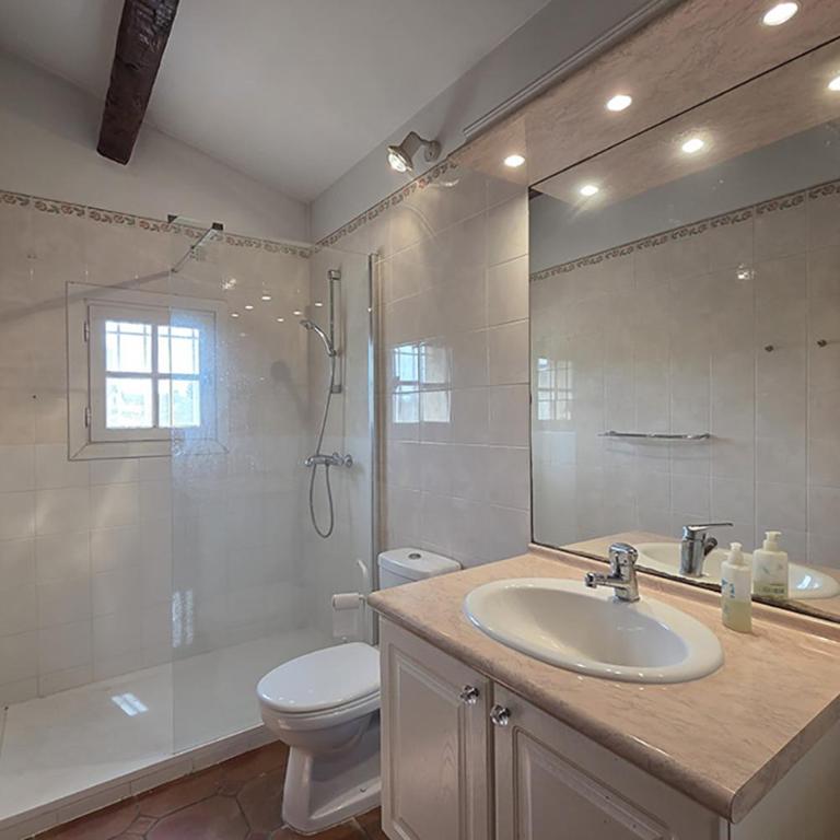 Suite Familiale Premium Piscine Parking et Fibre 2 chambres 1 salle de bain avec toilettes - Suite with Terrace - 7