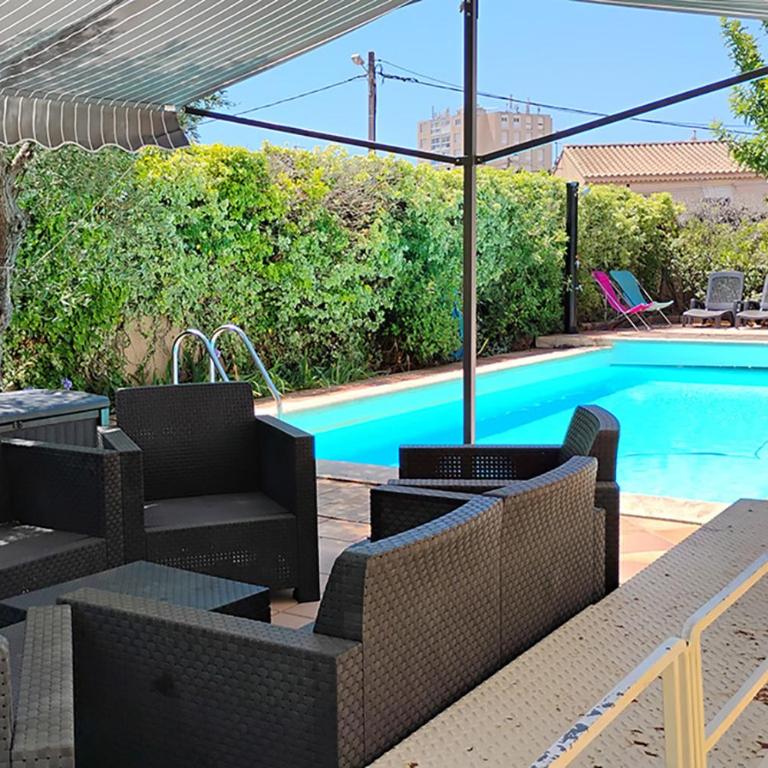 Suite Familiale Premium Piscine Parking et Fibre 2 chambres 1 salle de bain avec toilettes - Suite with Terrace - 26