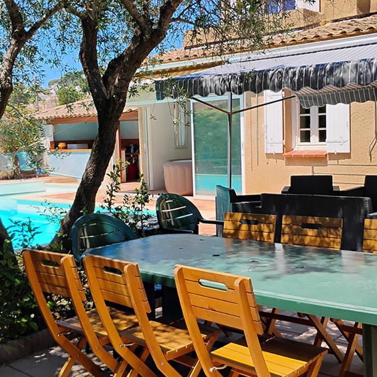 Suite Familiale Premium Piscine Parking et Fibre 2 chambres 1 salle de bain avec toilettes - Suite with Terrace - 1