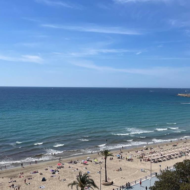 Large beachfront apartmen mediterranean views - Apartamento de 3 dormitorios con vistas al mar - 1
