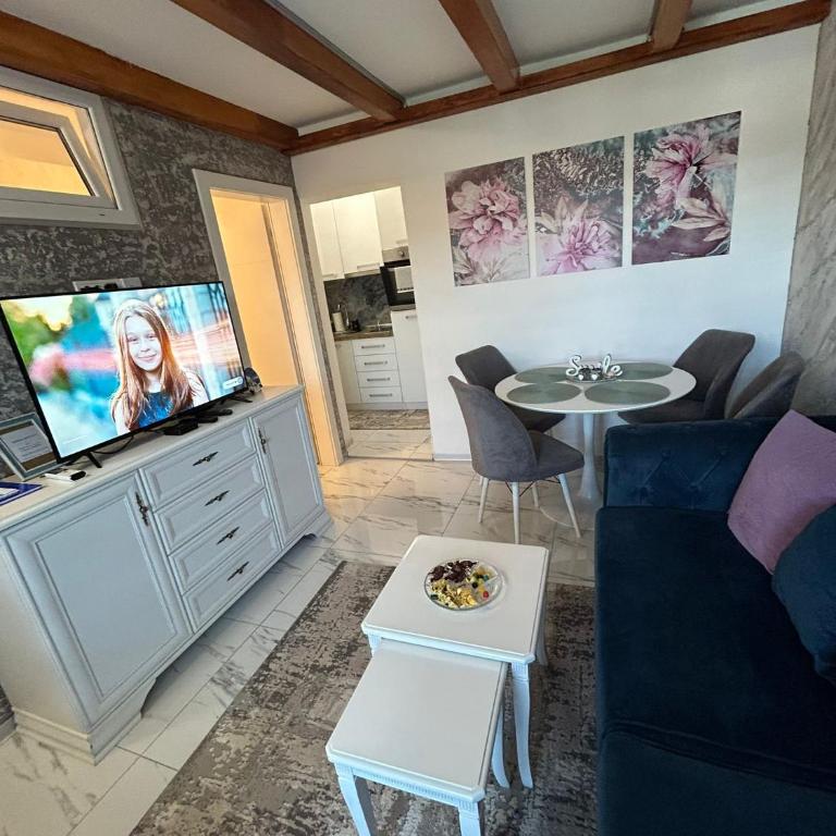 Elegant 1819 Apartment with Pool & Panoramic View - Apartment mit 1 Schlafzimmer - 5