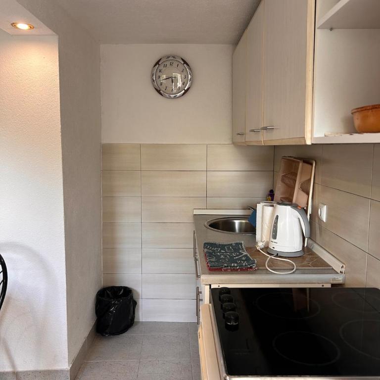 Nature In The City 1BR APT 5min walk to City Hall, Free Parking - One-Bedroom Apartment - 12