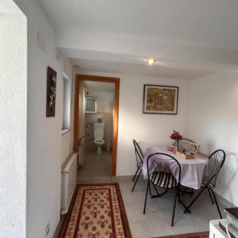 Nature In The City 1BR APT 5min walk to City Hall, Free Parking - One-Bedroom Apartment - 10