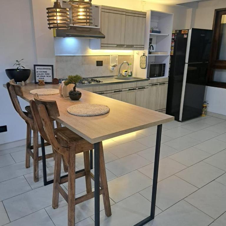 Apartamento entero cerca al Aeropuerto Internacional - Apartamento - 1