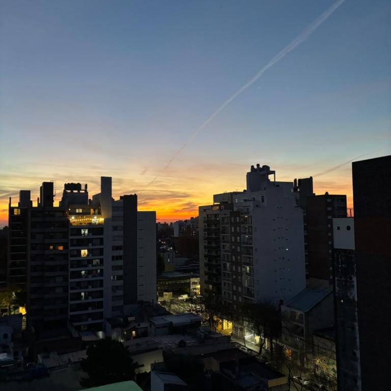 Hermoso departamento con parrillero. Zona Centro - Two-Bedroom Apartment - 22