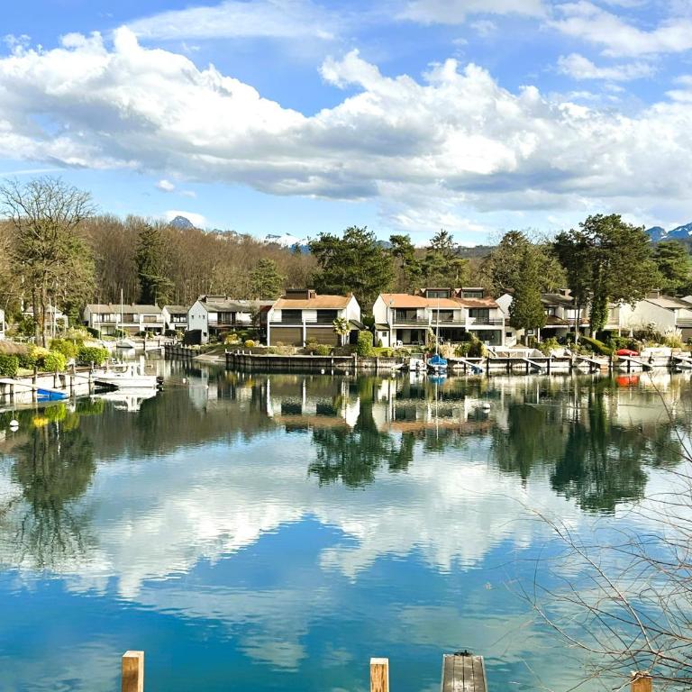 MAISON dans la MARINA de PORT RIPAILLE avec PLACE DE BATEAU Pieds dans l eau - Maison 2 Chambres - 5