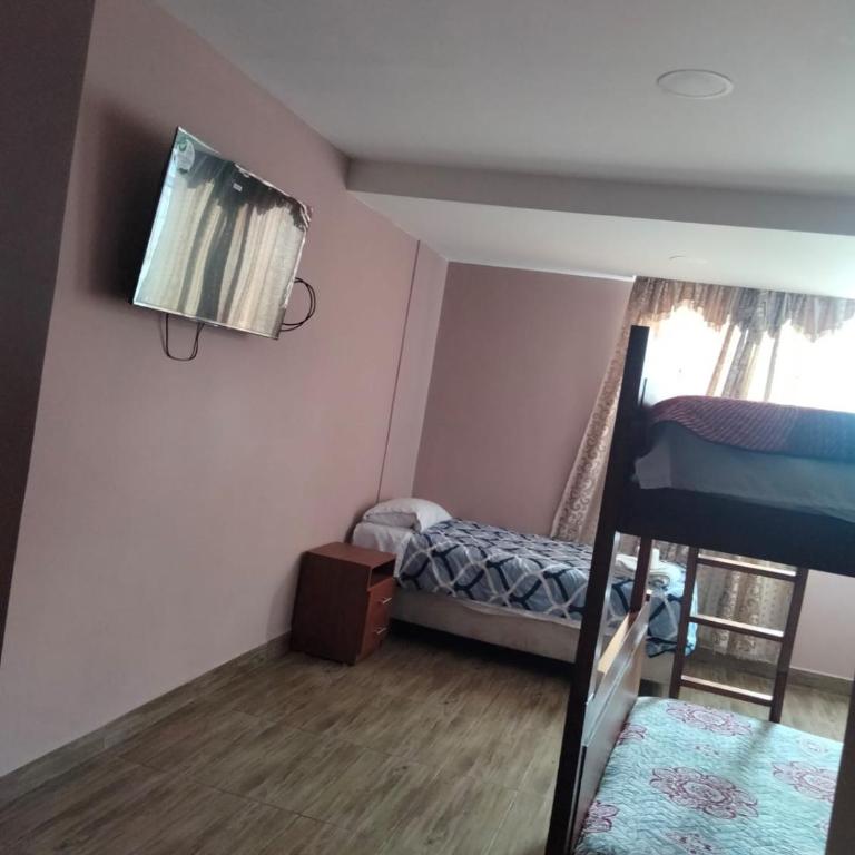 HOSPEDAJE YACUCALLE - Family Room with Private Bathroom - 5