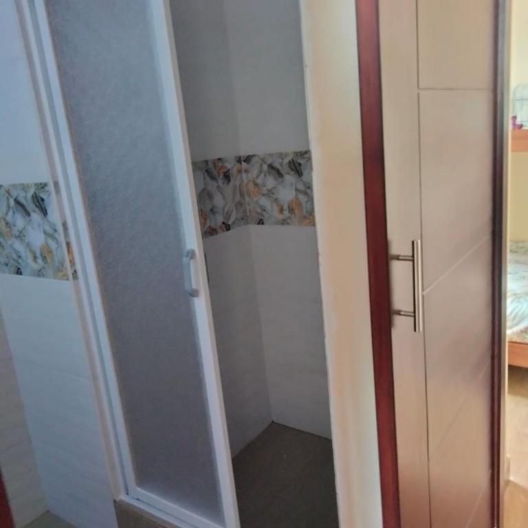 HOSPEDAJE YACUCALLE - Family Room with Private Bathroom - 3