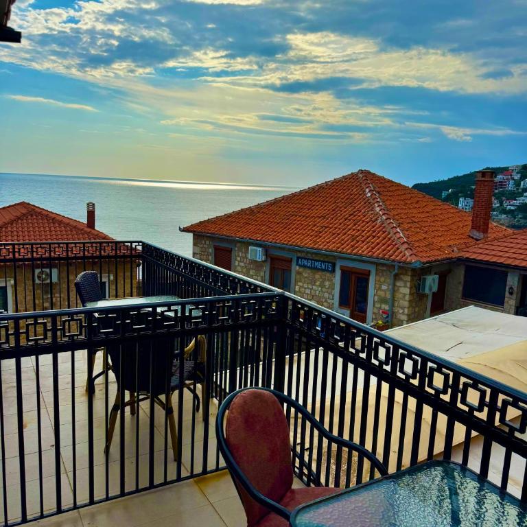 Guest House Alea - Double Room with Balcony and Sea View - 7