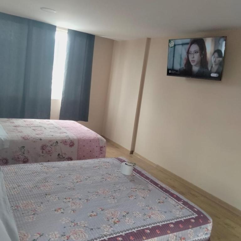 HOSPEDAJE YACUCALLE - Twin Room with City View - 2