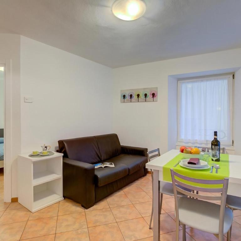 Casa Alpino - One Bedroom Apartment with Balcony 1 - 2