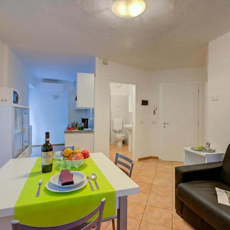 Casa Alpino - One Bedroom Apartment with Balcony 1 - 11