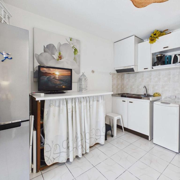 Studio avec piscine, parking - 4 pers. - FR-1-326-881 - Studio - 8