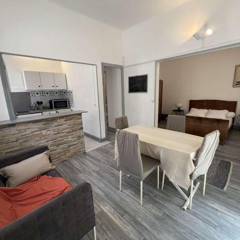 T2 centre-ville charmant jardin - 2 pers. - FR-1-701-100 - Apartamento - 5