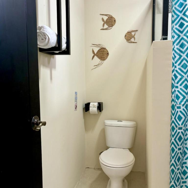 Stay With Islanders! - One-Bedroom Apartment - Non-Smoking - 3