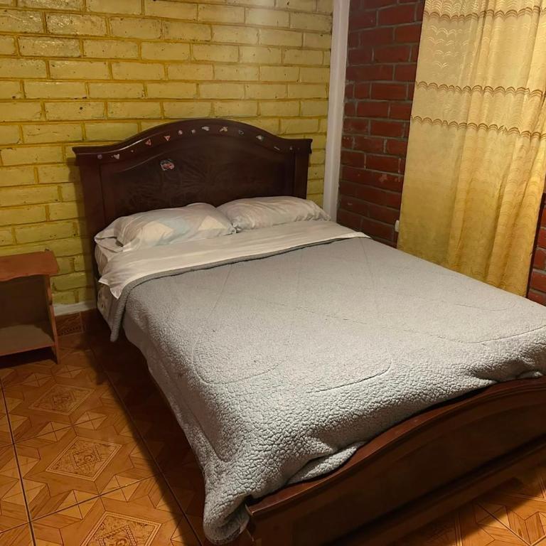 Céntrico con cocina parqueadero e internet - Three-Bedroom Apartment - 6