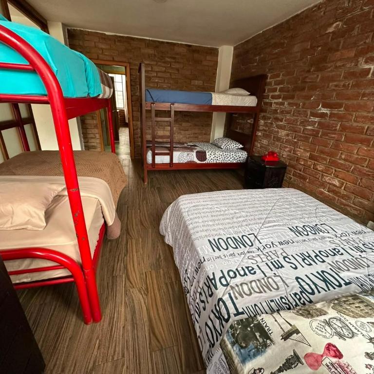 Céntrico con cocina parqueadero e internet - Three-Bedroom Apartment - 28