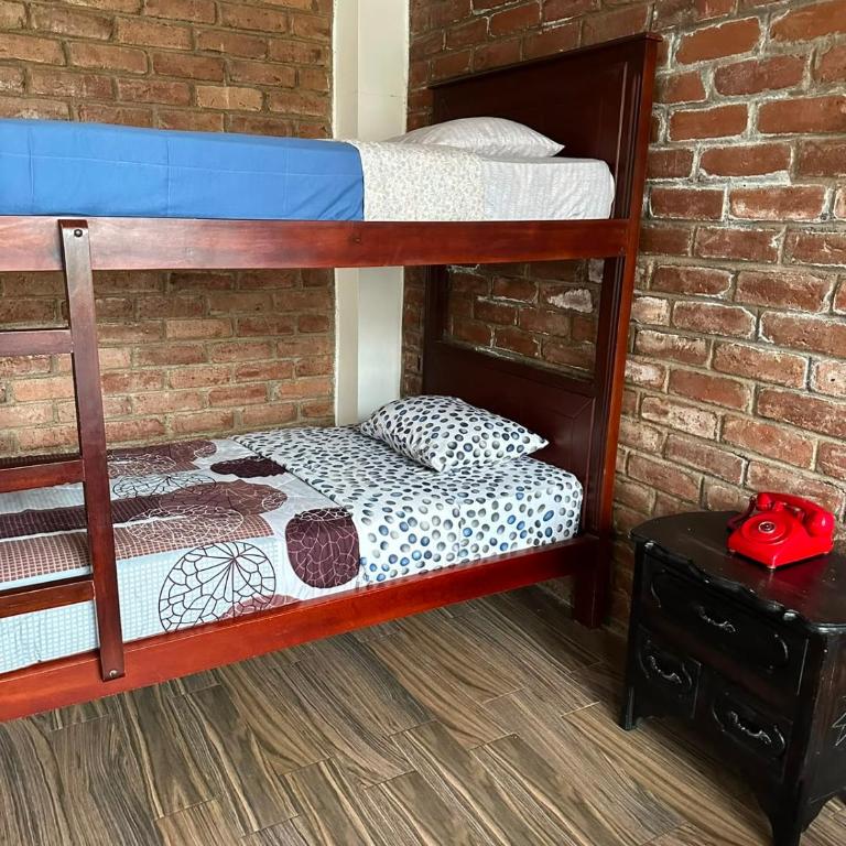 Céntrico con cocina parqueadero e internet - Three-Bedroom Apartment - 26