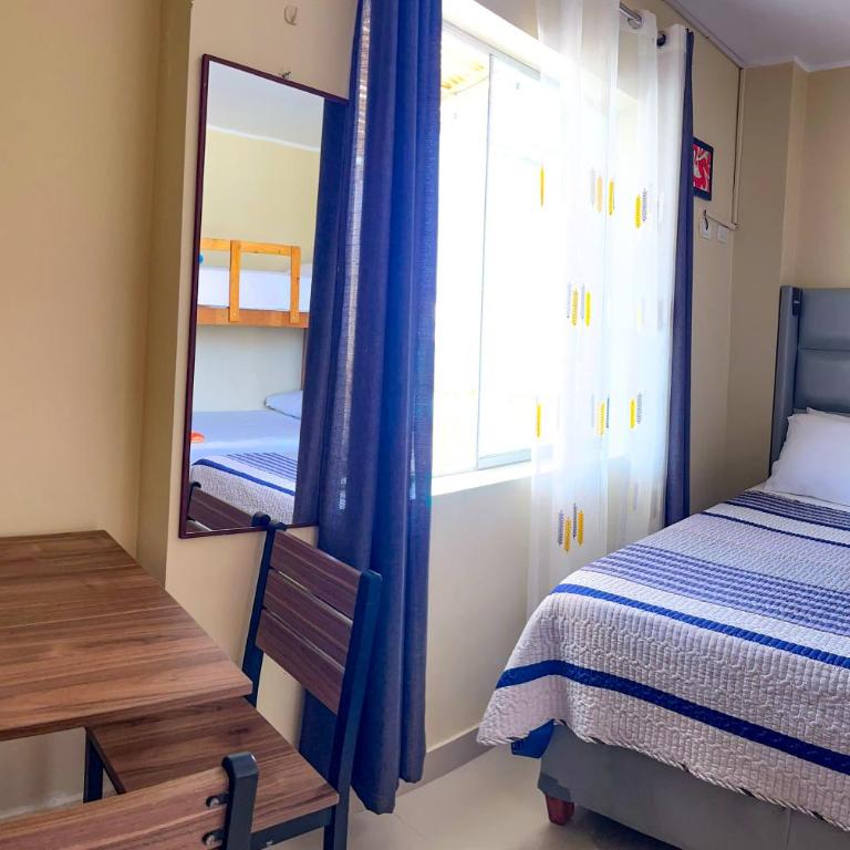 Hospedaje Josué Paracas - Habitación Cuádruple con balcón - 5