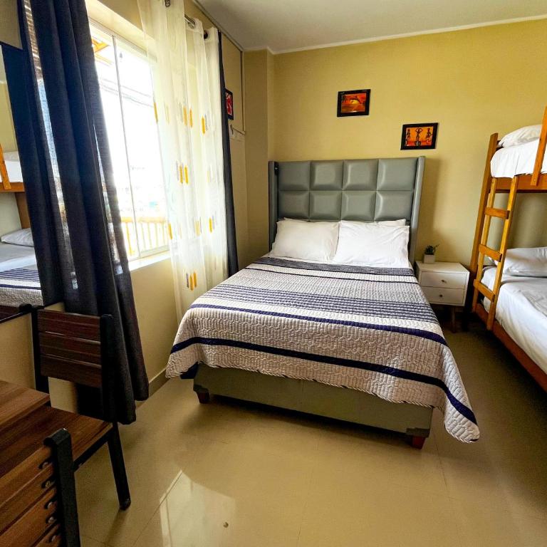 Hospedaje Josué Paracas - Habitación Cuádruple con balcón - 17