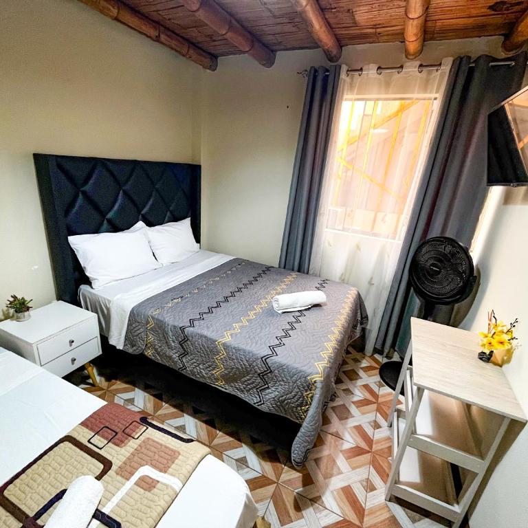 Hospedaje Josué Paracas - Habitación Triple con baño privado - 12