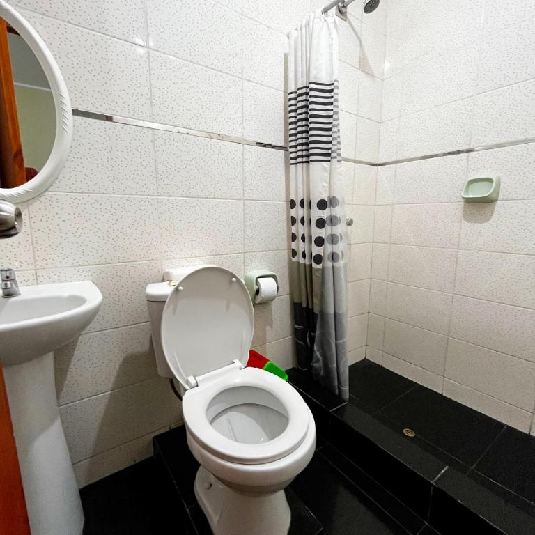Hospedaje Josué Paracas - Habitación Triple con baño privado - 12
