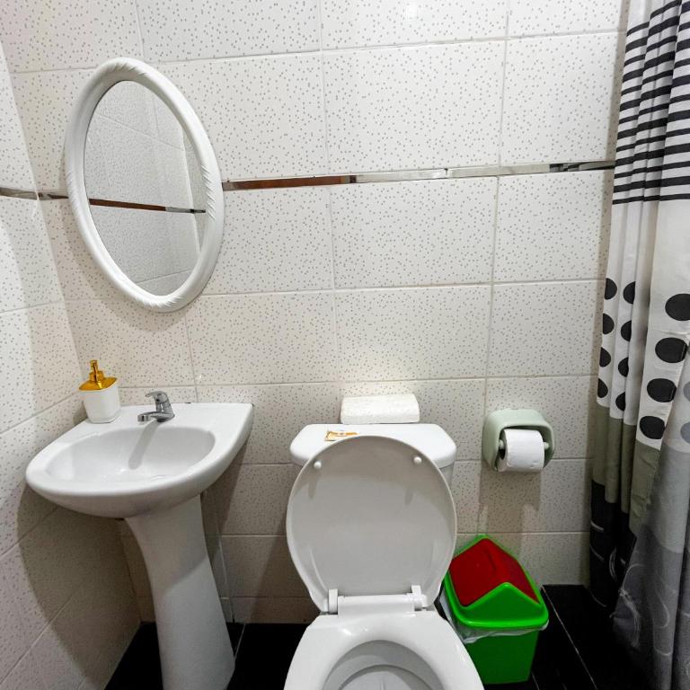 Hospedaje Josué Paracas - Habitación Triple con baño privado - 13
