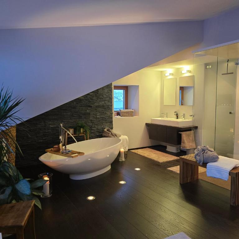 Historisches Alpen-Chalet mit Badewanne im Saastal - Apartment mit 1 Schlafzimmer - 17