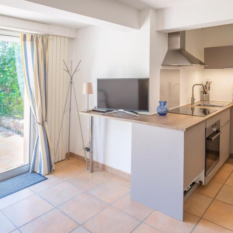 Forest flat / Terrasse-spa-bbq-10min à pieds de la plage - Two-Bedroom Apartment - 5