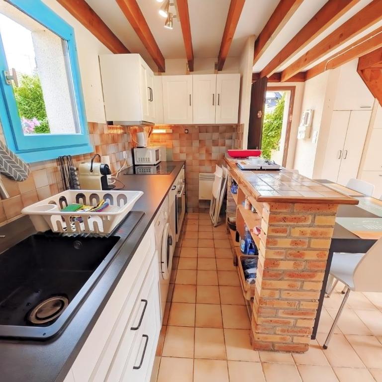Cottage cosy avec jardin, piscine, tennis et parking - Two-Bedroom House - 15