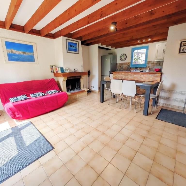 Cottage cosy avec jardin, piscine, tennis et parking - Two-Bedroom House - 11