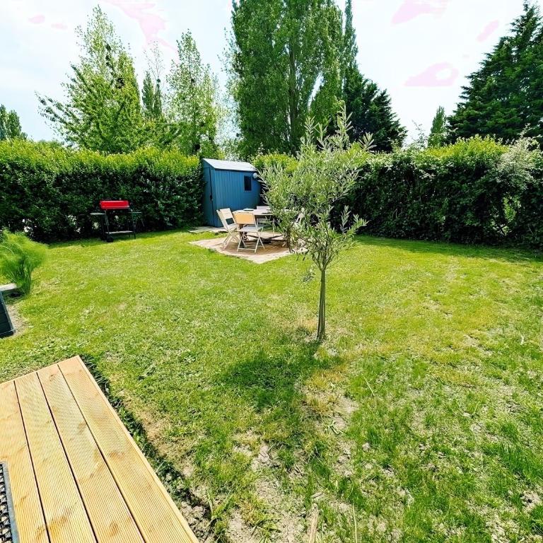 Cottage cosy avec jardin, piscine, tennis et parking - Two-Bedroom House - 24