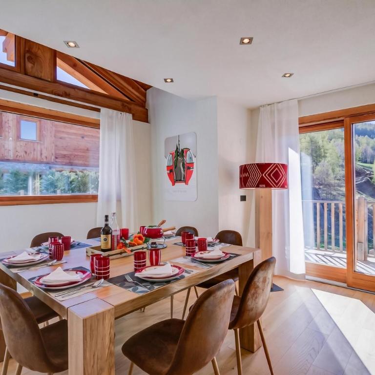 Chalet Merveille Ski In - Ski Out for 9 - Chalet - 3