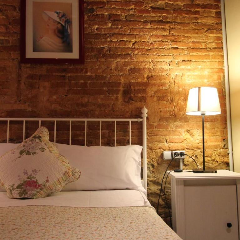 Hostal Orleans - Quintuple Room with Private Bathroom - 5