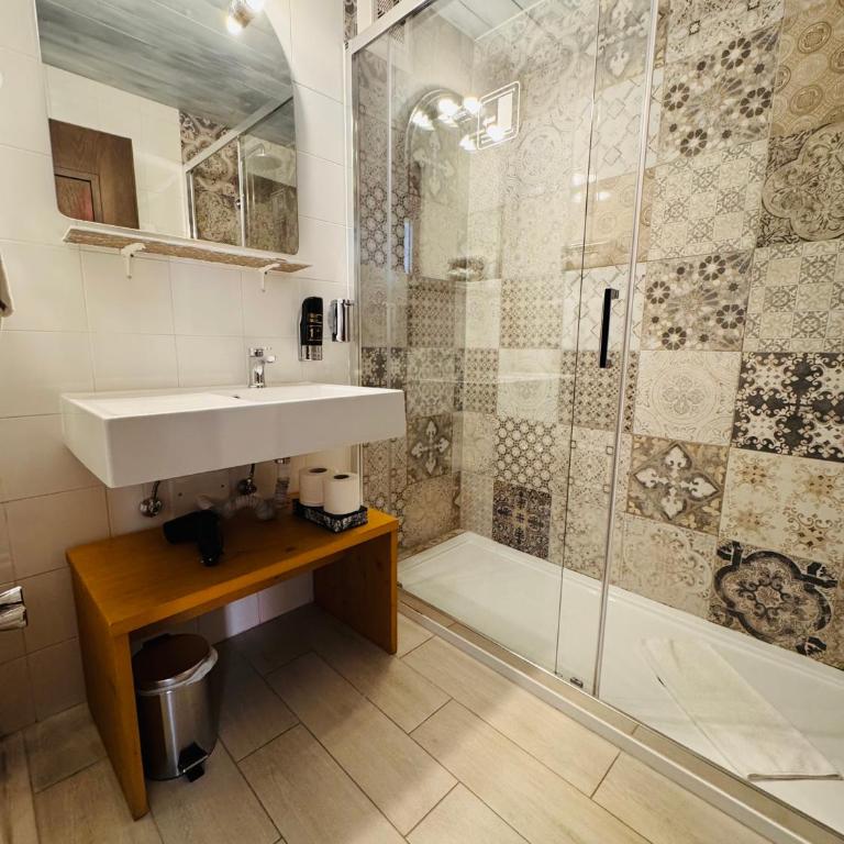 Family Hotel Schloss Rosenegg - Standard Doppelzimmer - 5