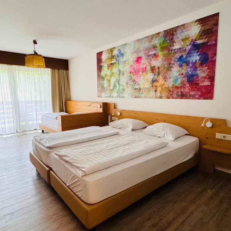 Family Hotel Schloss Rosenegg - Standard Dreibettzimmer - 3