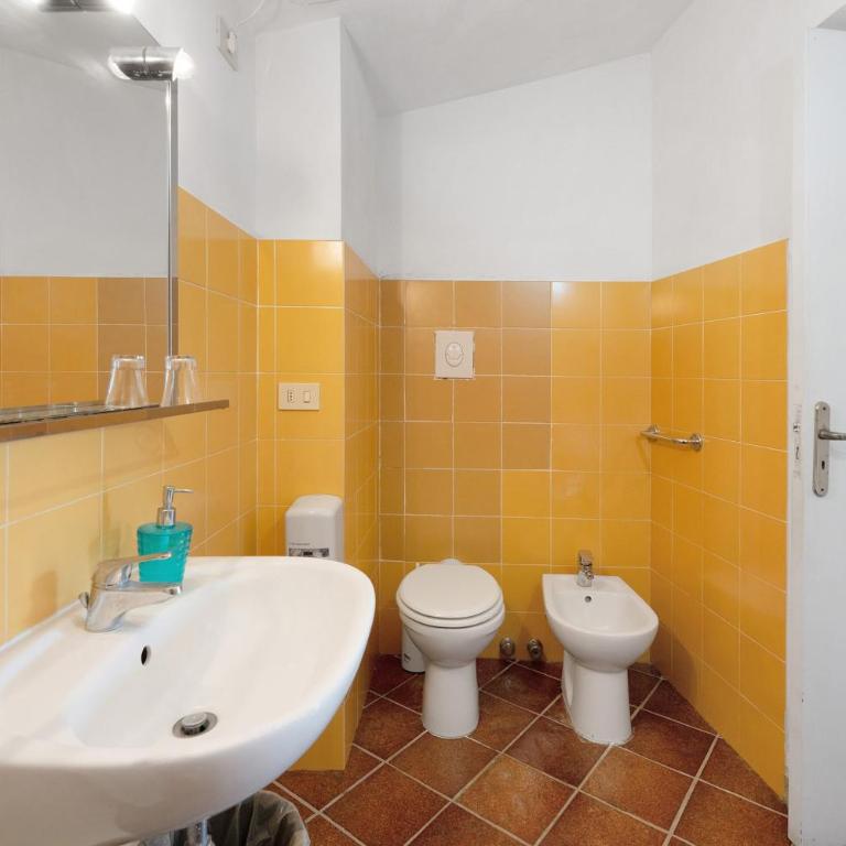 Agriturismo Le Tore - Dreibettzimmer mit Dusche - 11