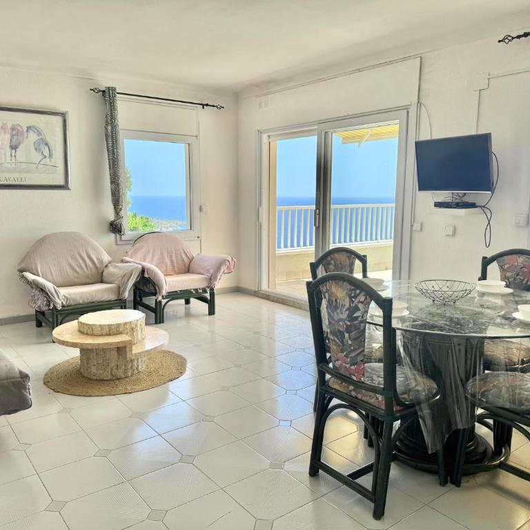 Residencial Puig Rom - Apartment - 6