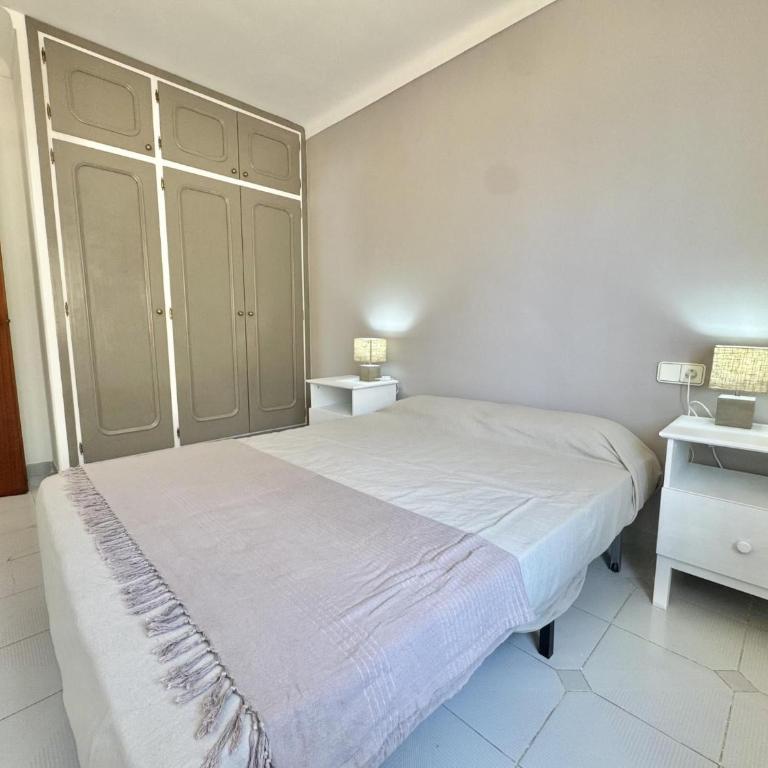 Residencial Puig Rom - Apartment - 14