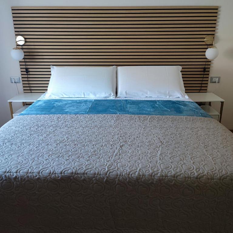 Bed and Chic art rooms - Deluxe Double Room - 1